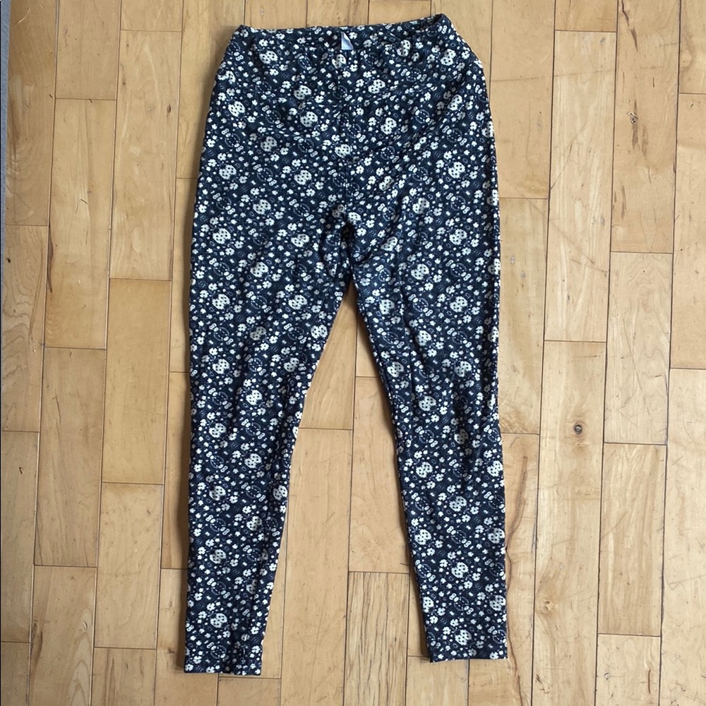 LuLaRoe Leggings with Black and White Floral Pattern